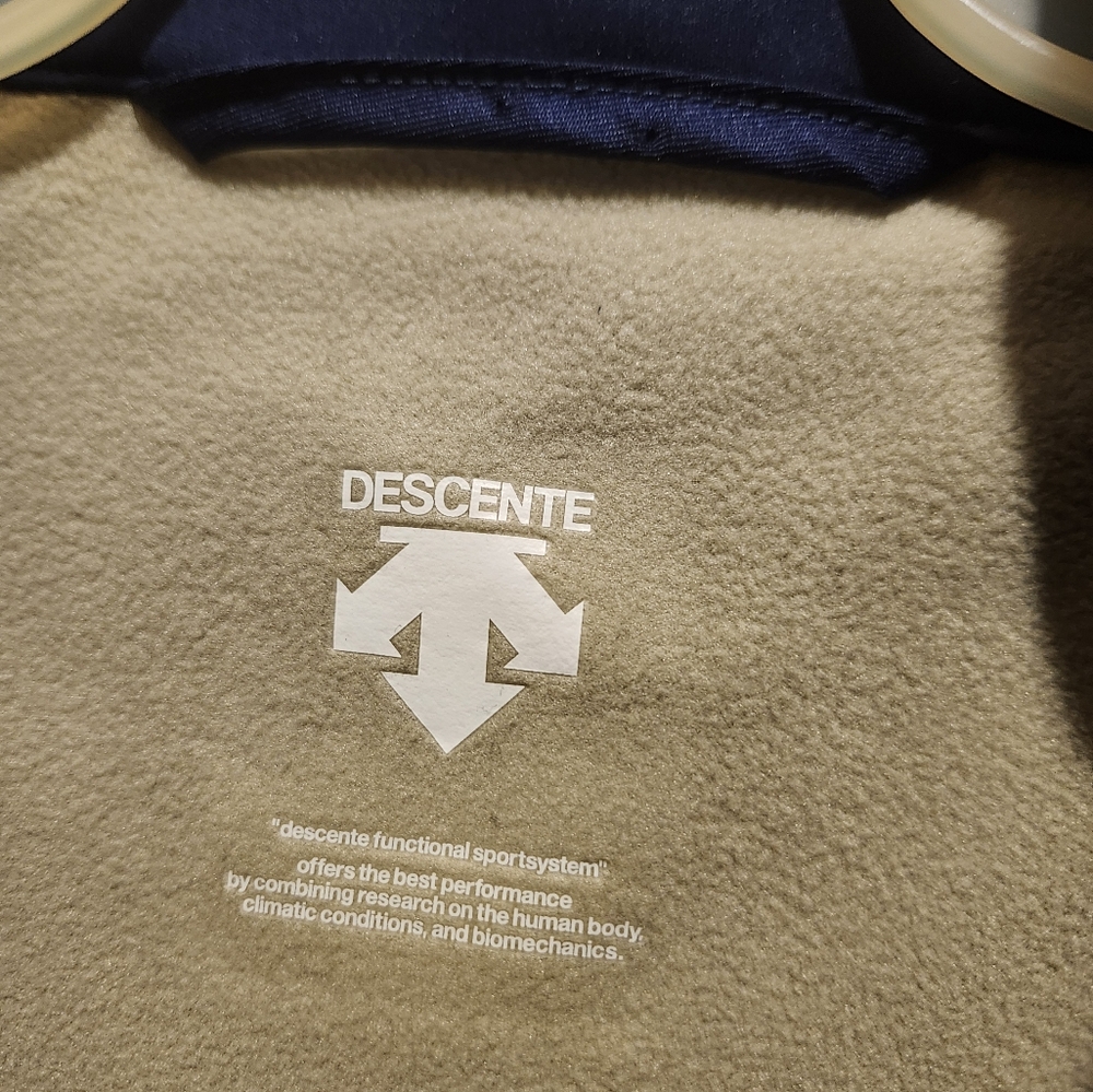 Descente Ski Jacket. Size Small - image 7